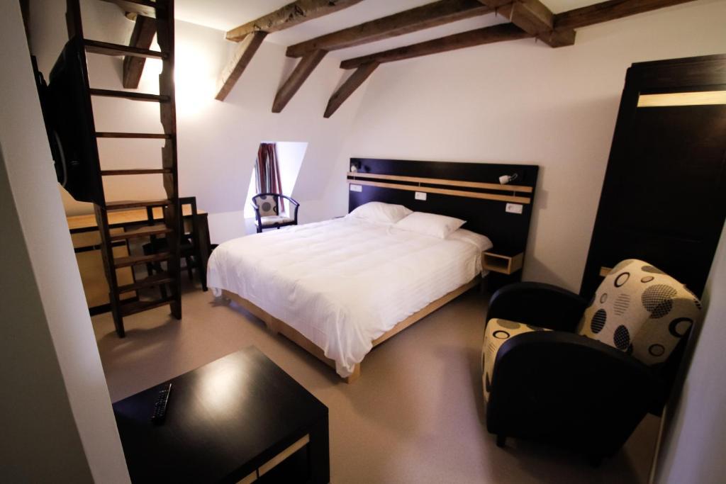 Logis Hotel Restaurant Auberge De La Xaintrie Saint-Privat  Kamer foto