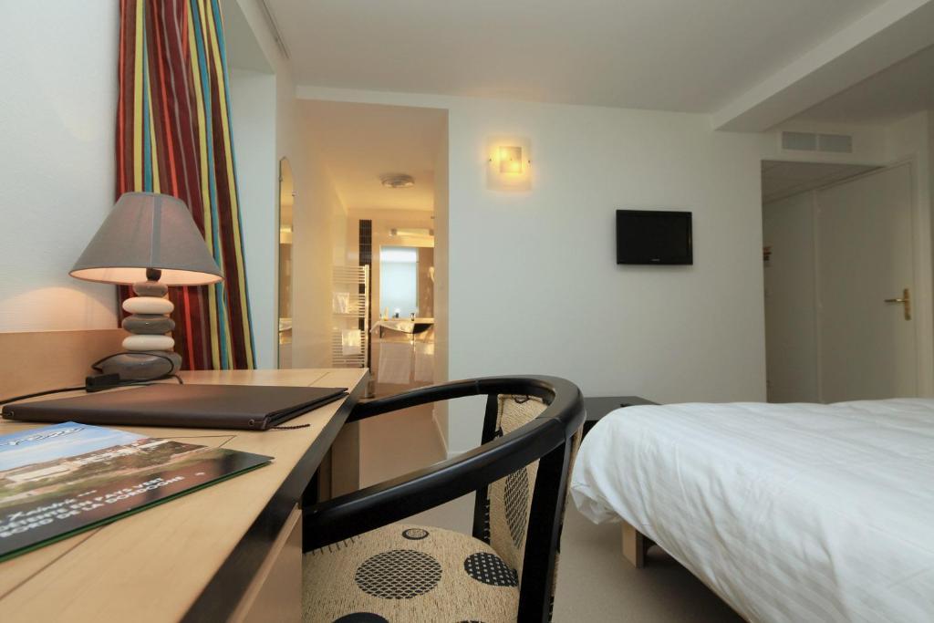 Logis Hotel Restaurant Auberge De La Xaintrie Saint-Privat  Kamer foto