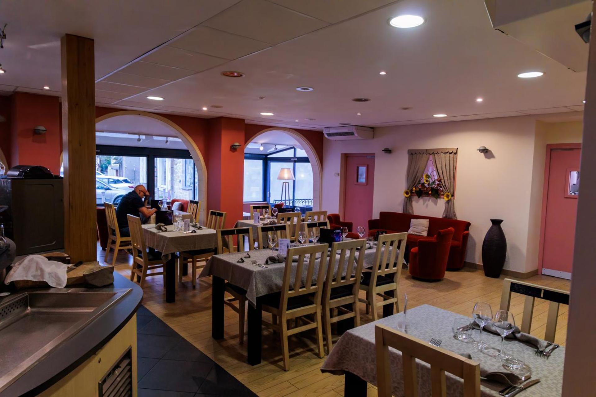 Logis Hotel Restaurant Auberge De La Xaintrie Saint-Privat  Buitenkant foto